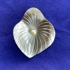 Silver Vintage Leaf Pendant with Faux Pearl Accent